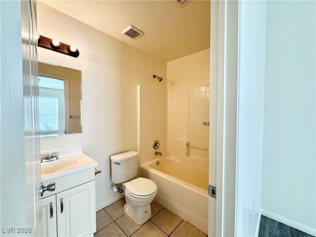 Building Photo - 1070 S Potro Ave