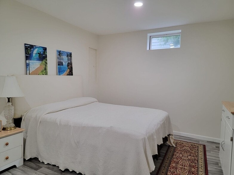 Building Photo - 170 Burnlea Rd