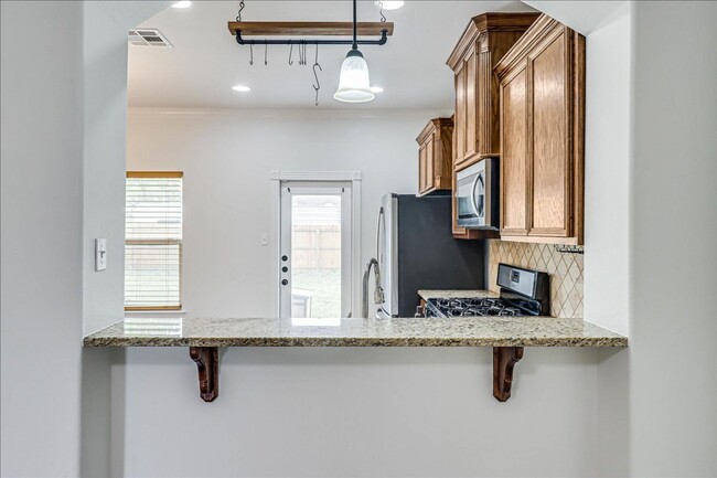 Building Photo - 2533 Lorine Dr