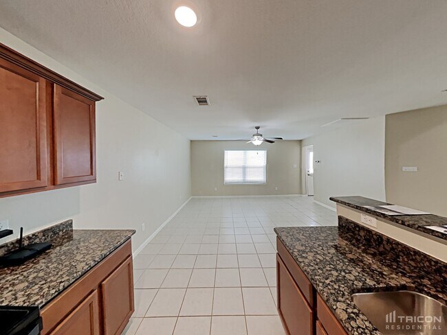 Building Photo - 425 Palomino Stand Dr
