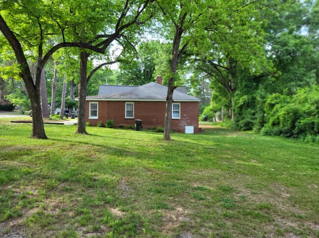 Building Photo - 158 Shurley St
