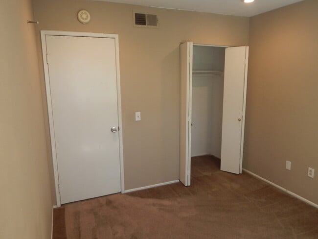 Building Photo - Beautiful Jurupa Hills Condo - 3 Bedroom