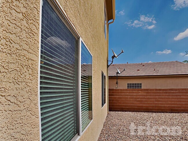 Building Photo - 6950 Diver Ave