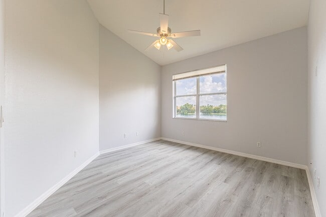Building Photo - 3525 Milan Dr