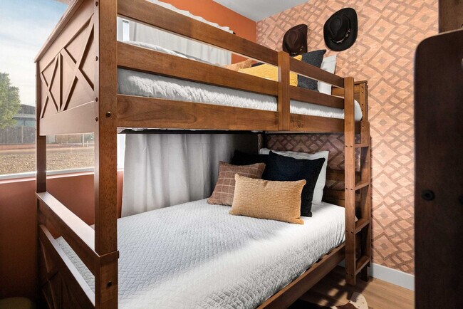 Building Photo - 4530 W Paradise Dr