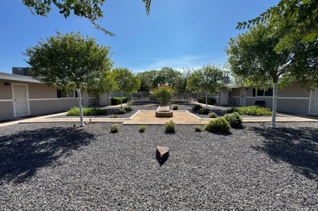 Building Photo - 1Bed/1Bath Ground Floor Apt at McDowell Rd/52nd St! Ready for Immediate Move-In!