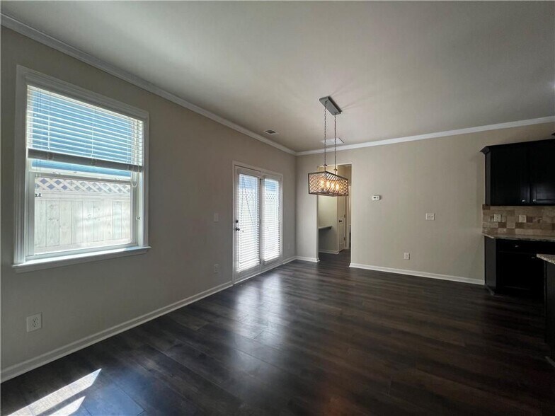 Building Photo - 750 Village Field Ct NW