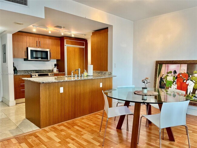 Building Photo - 10275 Collins Ave