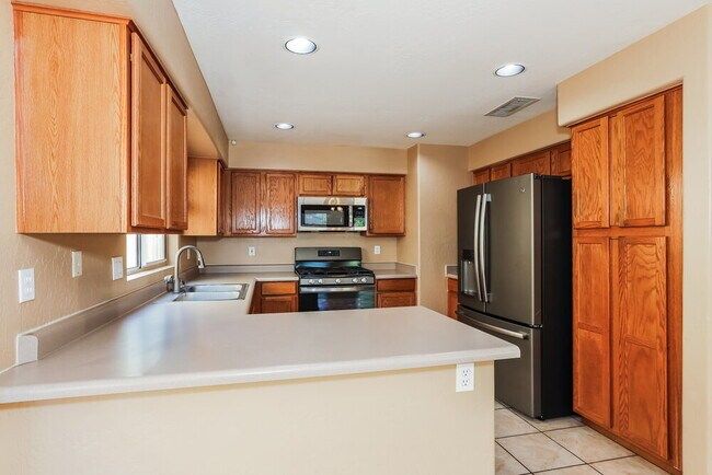 Building Photo - 1653 N 136th Ln