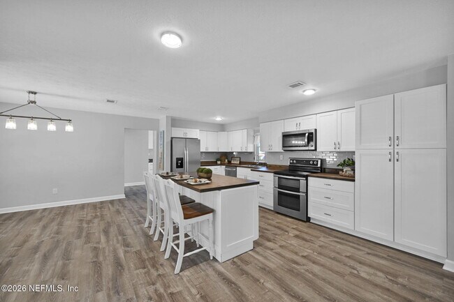 Building Photo - 133 Cll Menendez