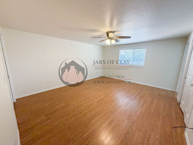Building Photo - Beautiful Well Cared for West Salem Home
