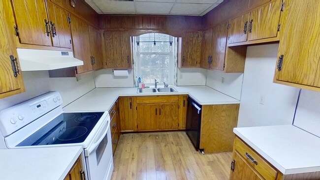 Building Photo - Cozy Single-Family Farmhouse with Rustic Character