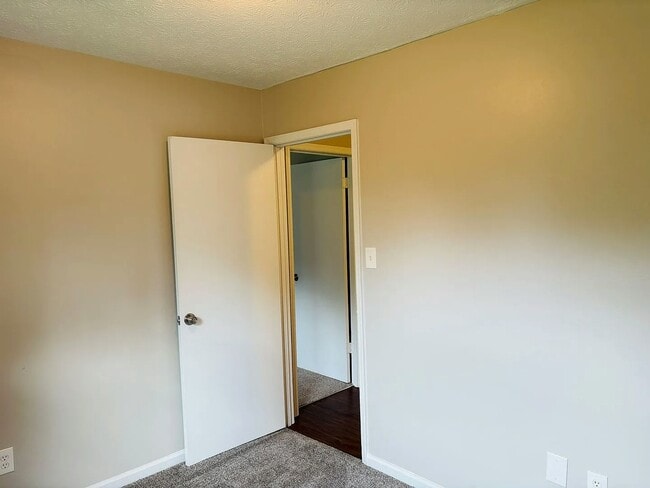 Building Photo - 42 Westgate Park Ln
