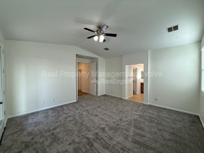 Building Photo - 36812 Yellowstone Dr