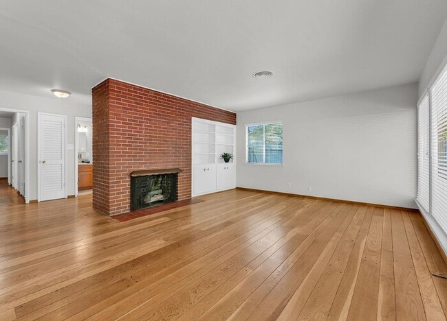 Building Photo - Sun-Filled Single-Story Home with Private Yard in Prime Walnut Creek Location