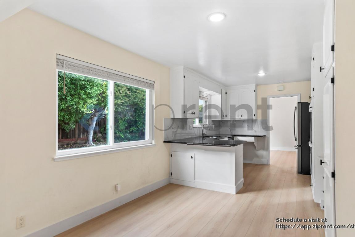 Building Photo - 1019 Pilinut Ct