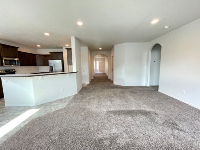 Building Photo - Charming 3 Bed/2 Bath Single Family Home i...