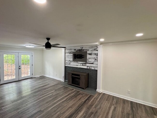 Building Photo - UP TO $500 OFF ONE MONTH!