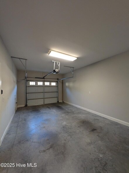 Building Photo - 129 Pinebranch Ct