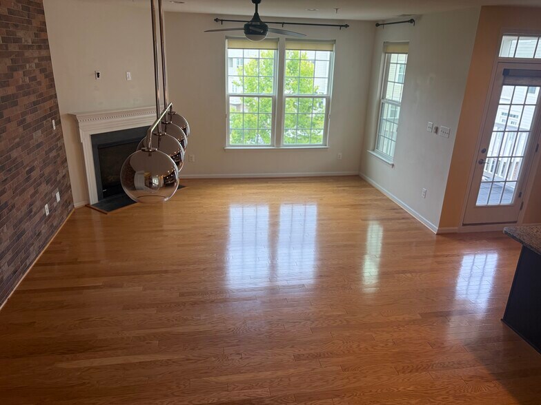 Building Photo - 3190 Yeager Dr
