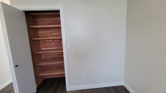 Cedar & Mahogany Closets. - 3370 Salt Lake Blvd