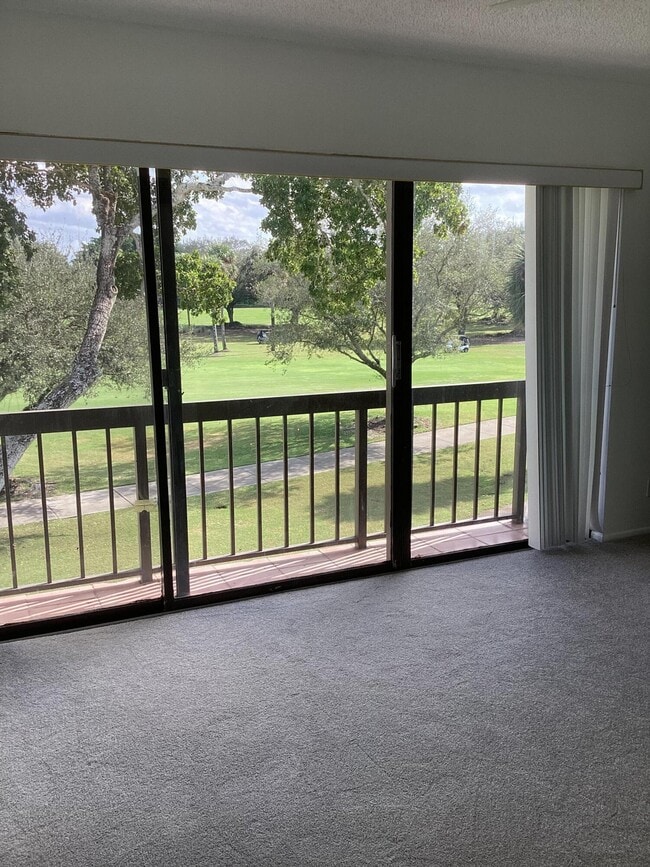 Building Photo - 00 Bridgewood Dr