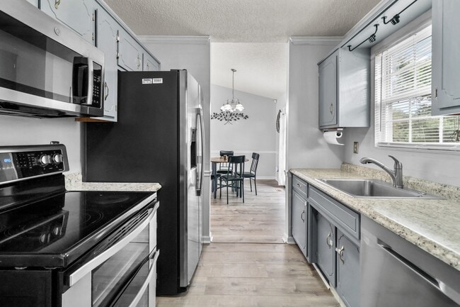 Building Photo - 354 Broadmore Dr