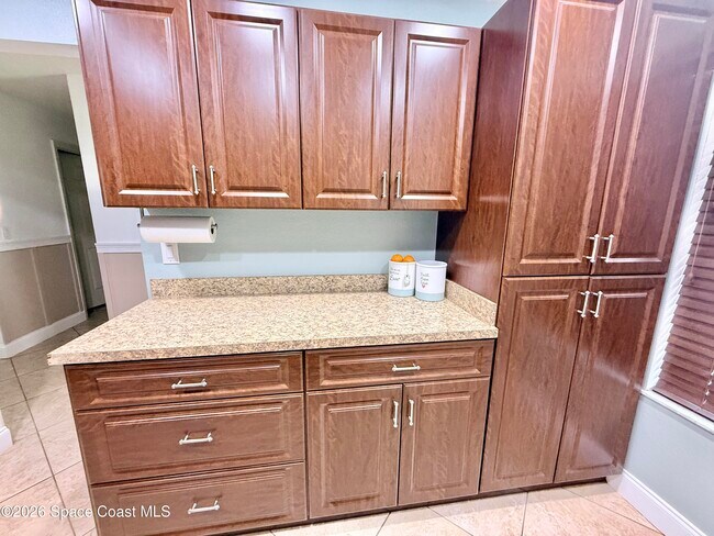 Building Photo - 1046 W Samms Ave