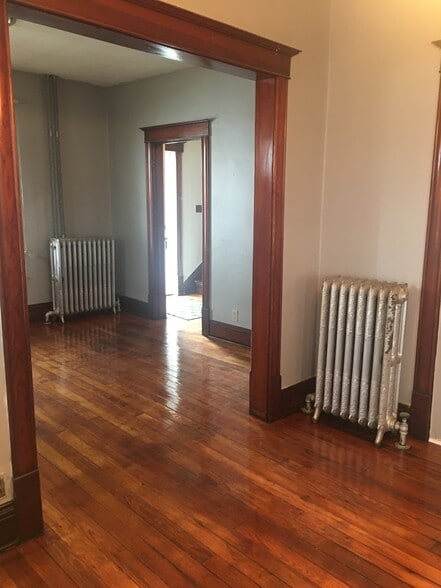 Building Photo - 2516 Wirt St