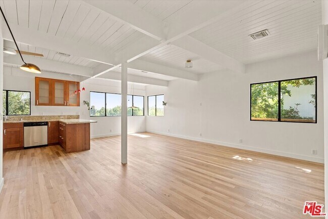 Building Photo - 4950 Marmol Dr