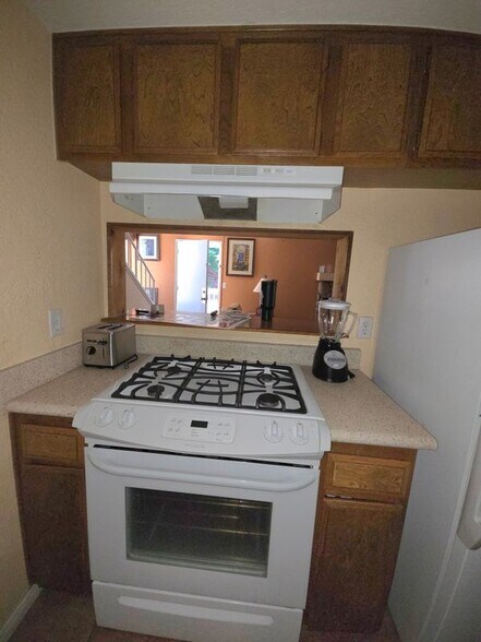 Building Photo - 112 Rockledge Ln
