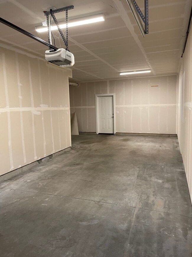 Building Photo - Stunning 3 bedroom 2.5 bathroom Townhome in Bothell!