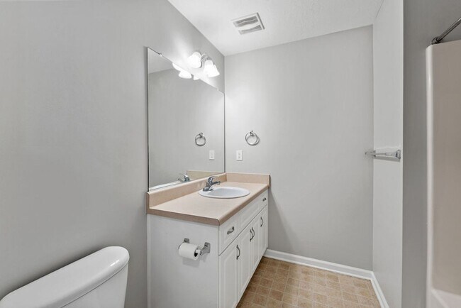 Building Photo - 110 Fox Haven Dr