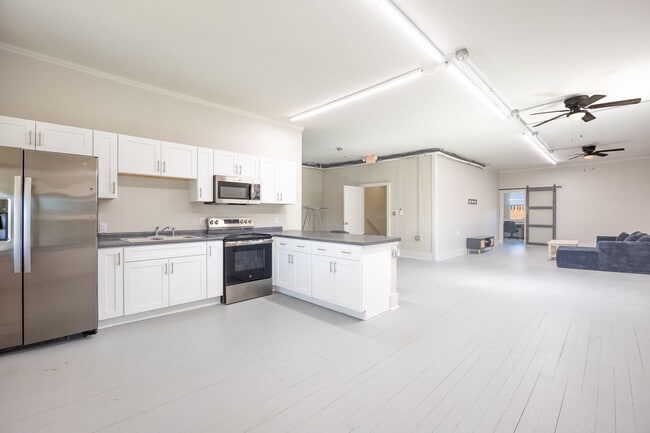 Primary Photo - 9 S Main St