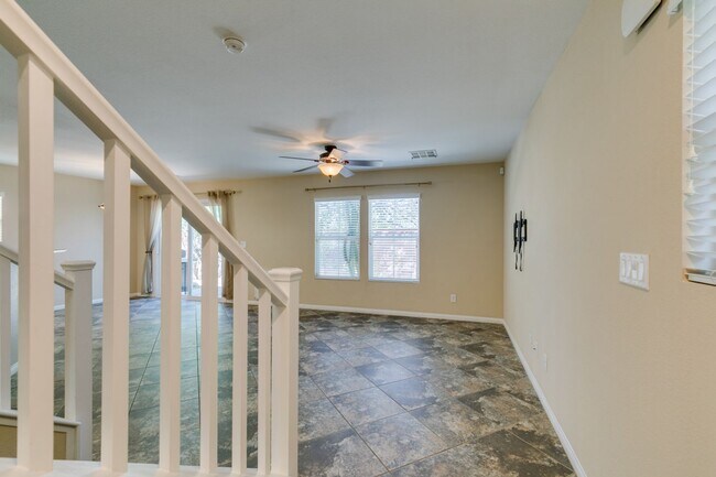 Building Photo - GORGEOUS HOME WITH TONS OF UPGRADES*MOUNTA...