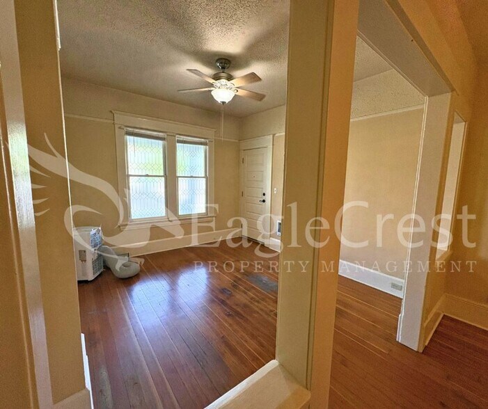 Building Photo - 105NSP