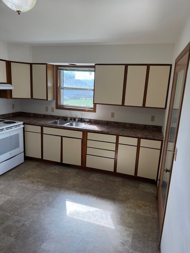 Building Photo - 510/512 Pheasant Drive