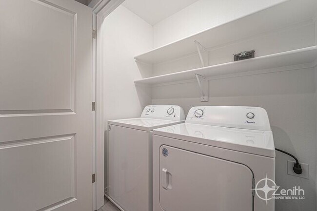 Building Photo - 4904 NE 2nd Ct