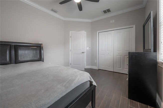 Building Photo - 2510 W South Ave