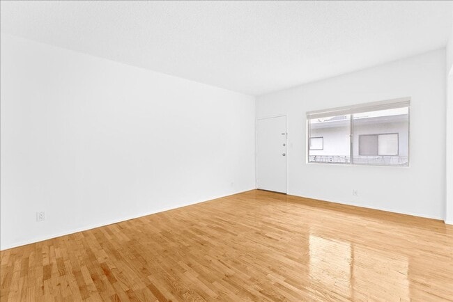 Building Photo - 2464 Penmar Ave