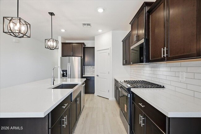 Building Photo - 15875 W Cottontail Ln