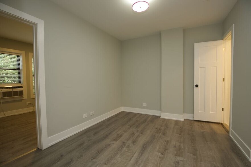 Building Photo - 508 W Belmont Ave