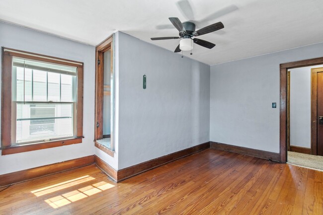 Building Photo - ? Charming Home in the Heart of Newark! ?