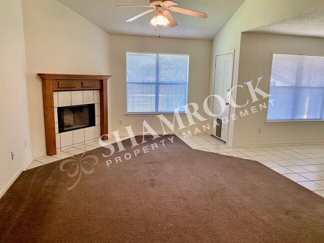 Building Photo - Cougar Ridge duplex!