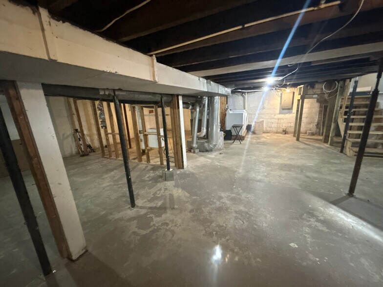 Building Photo - 525 Western Ave