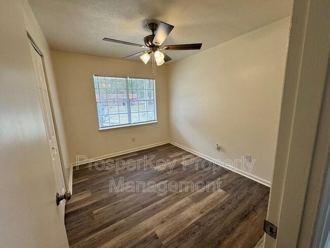 Building Photo - 3660 Stratford Dr