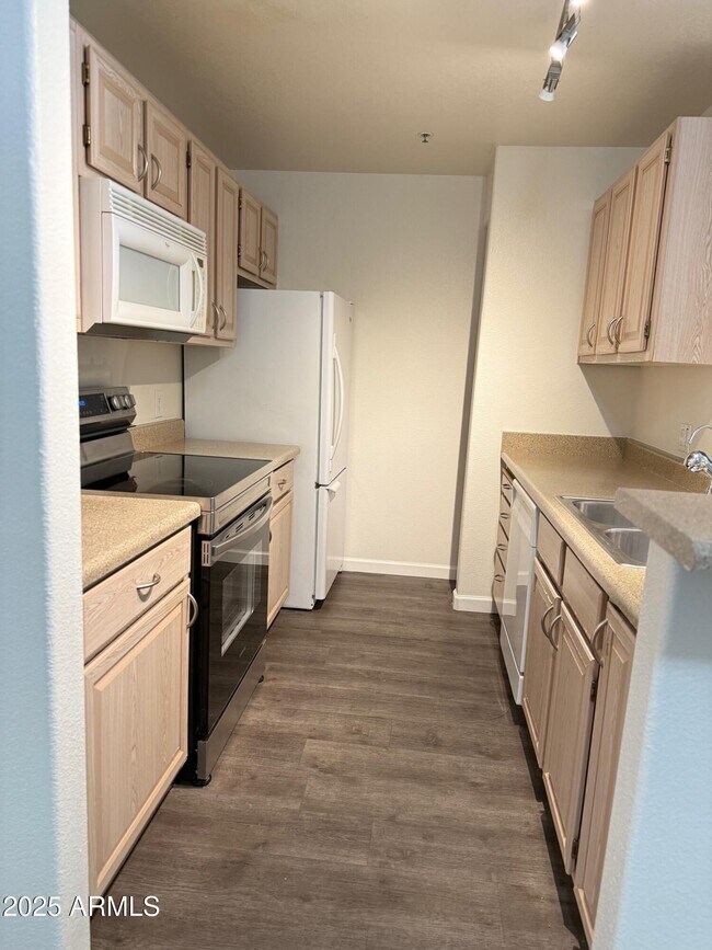 Building Photo - 11375 E Sahuaro Dr