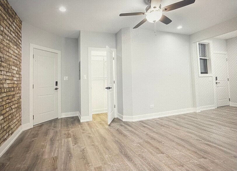 Building Photo - 1651 W Jonquil Ter