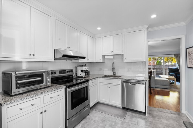 Building Photo - 48 Randall Ave