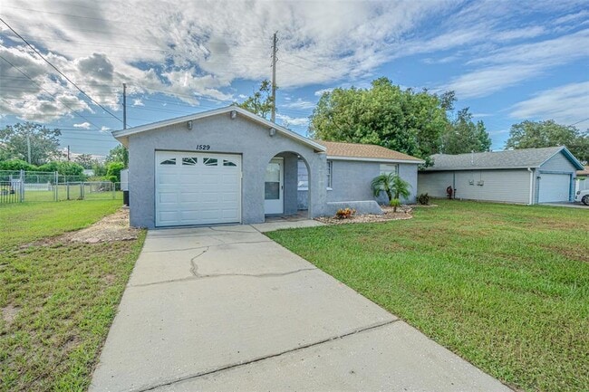 Building Photo - 1529 Larkin Rd